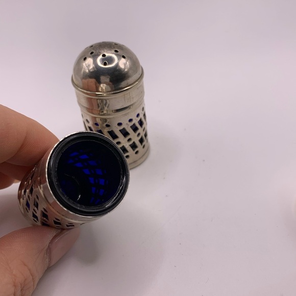 Vintage EPN’s salt and pepper shaker set made in England - Picture 5 of 6